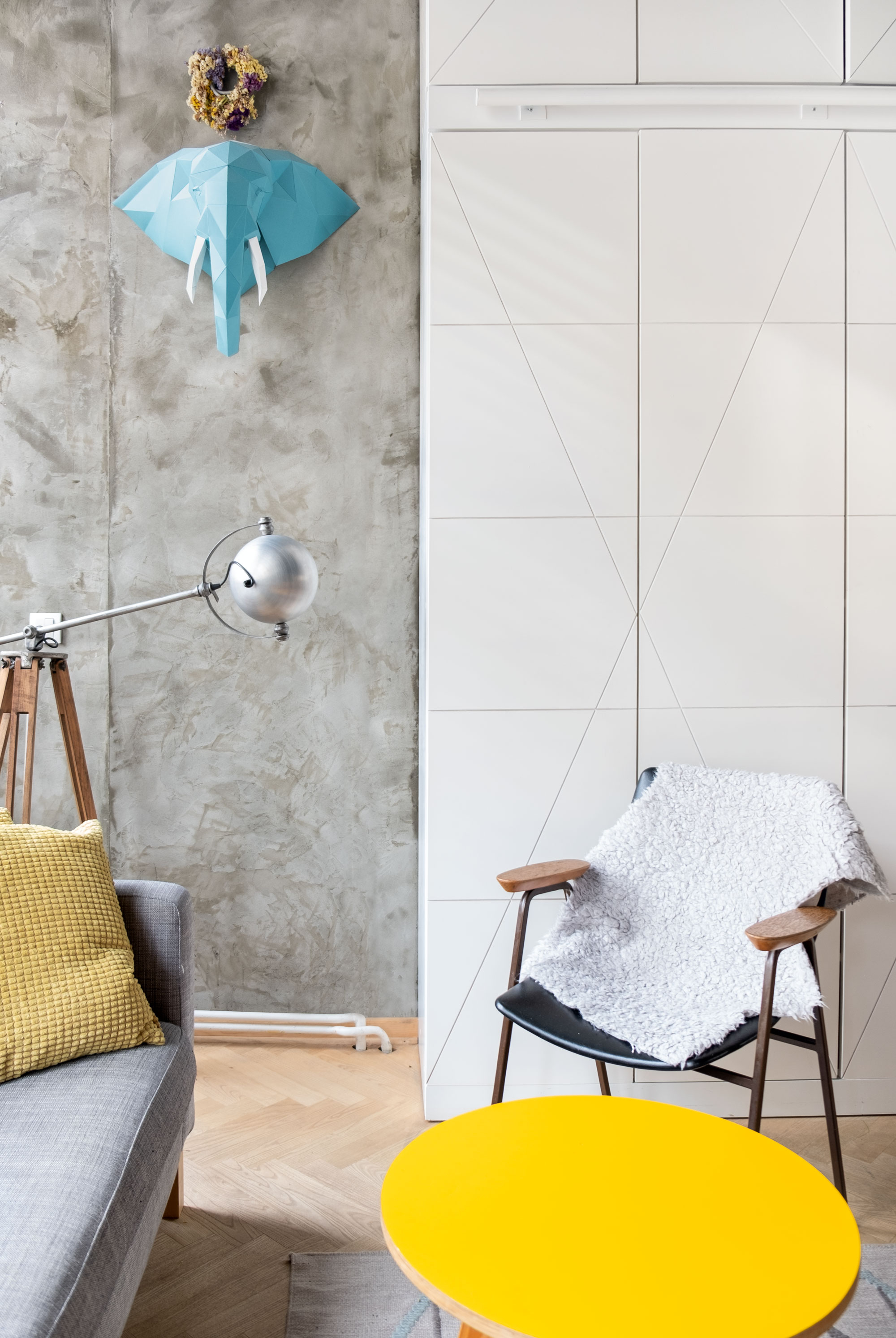 Raumansicht der Wohnzimmerecke eines Apartments