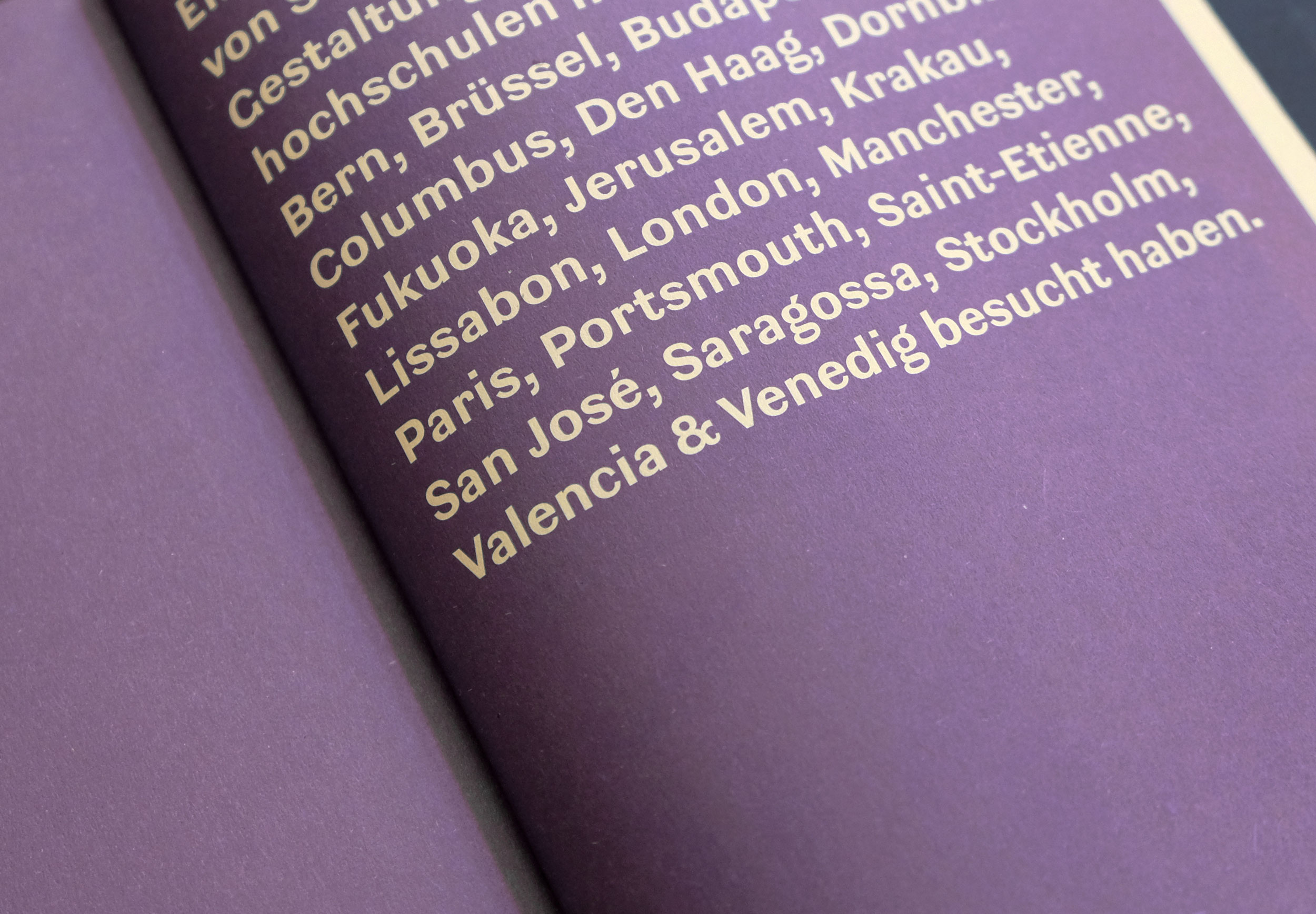 Buchgestaltung für eine Publikation der Hochschule Darmstadt Detailansicht der Typografie in einem Buch