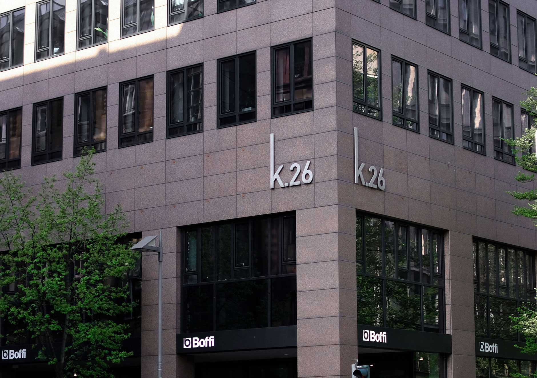 Detail der Fassade des Bürogebäudes k26 in Frankfurt