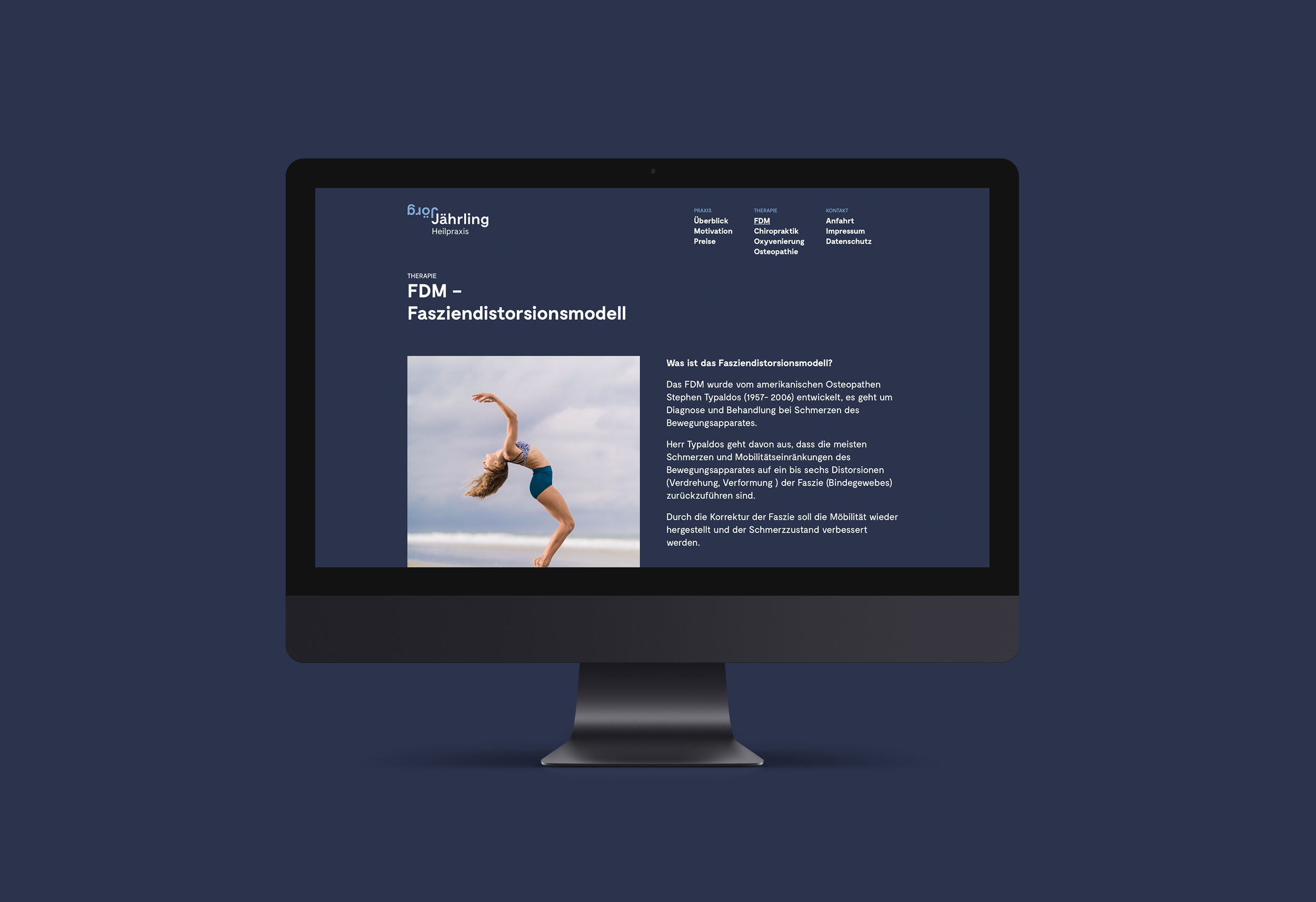 Mac Monitor mit dem Redesign der Webseite, Ansicht der Therapien Seite